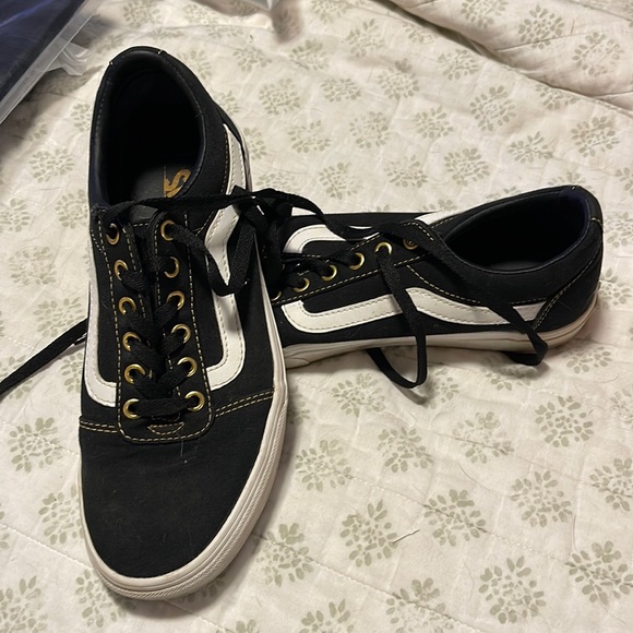 Vans - Picture 1 of 1